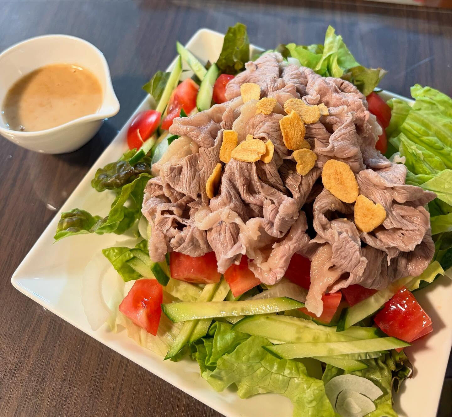 牛しゃぶサラダあります◎